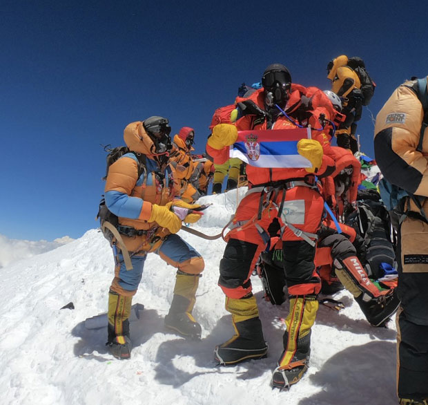 Глатке литице претиле да ме задрже у врлетима Хималаја: Најмлађа Српкиња која је развила нашу тробојку на Монт Еверсту